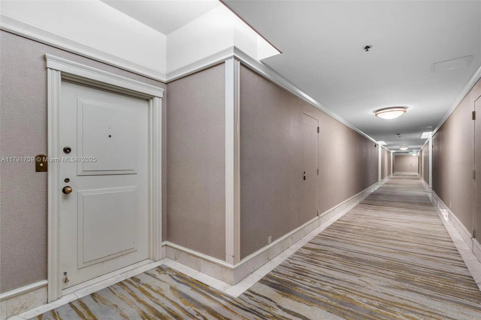 Key Biscayne, Florida 33149, United States, 4 Bedrooms Bedrooms, ,4 BathroomsBathrooms,Residential,Pending,118374