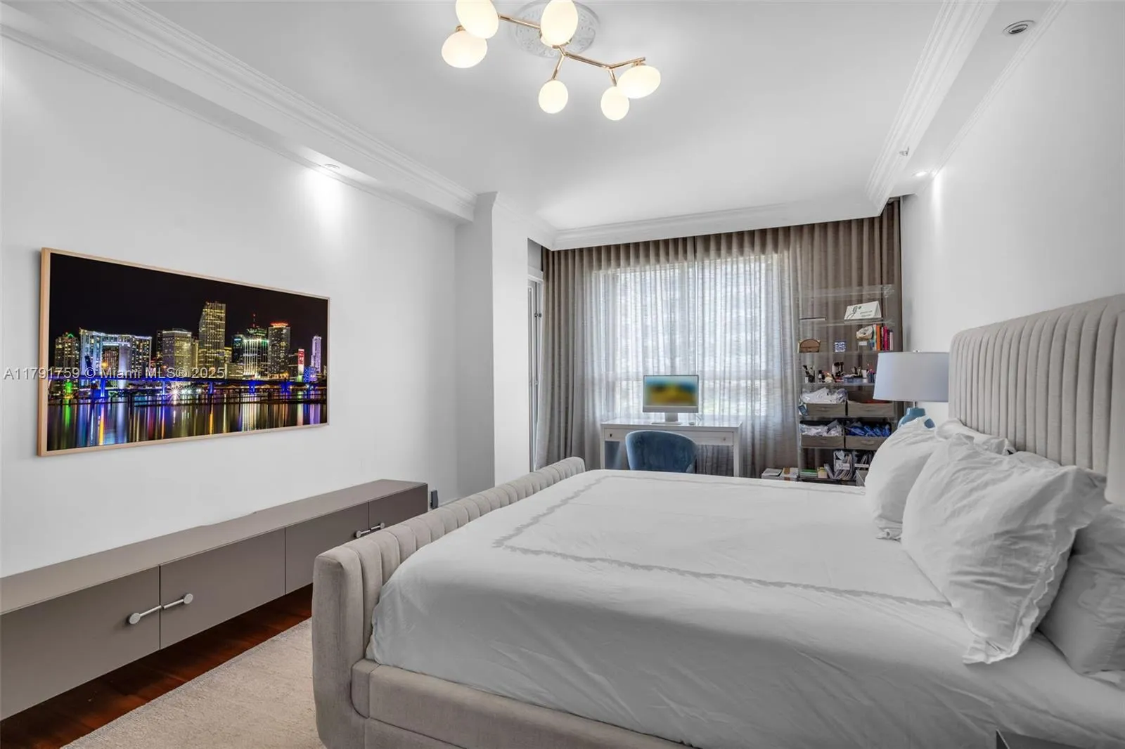 Key Biscayne, Florida 33149, United States, 4 Bedrooms Bedrooms, ,4 BathroomsBathrooms,Residential,Pending,118374