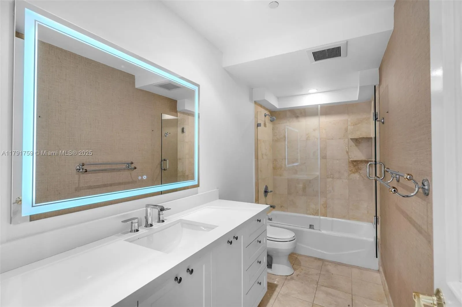 Key Biscayne, Florida 33149, United States, 4 Bedrooms Bedrooms, ,4 BathroomsBathrooms,Residential,Pending,118374