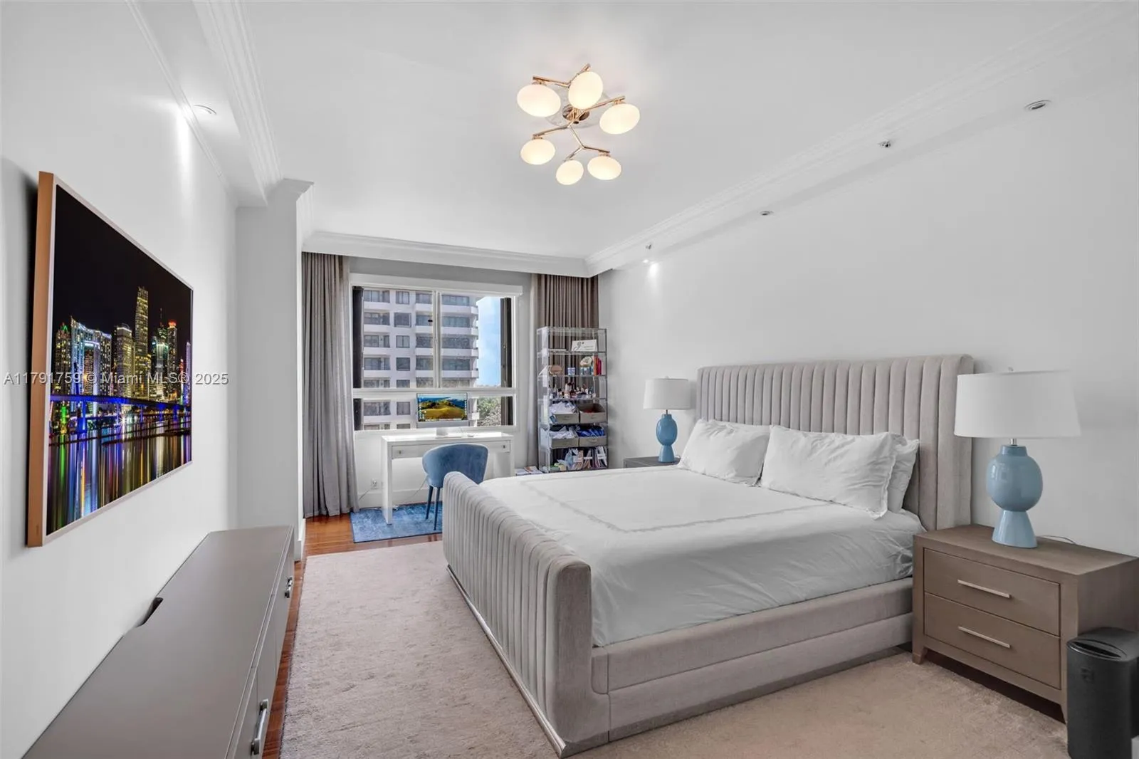 Key Biscayne, Florida 33149, United States, 4 Bedrooms Bedrooms, ,4 BathroomsBathrooms,Residential,Pending,118374