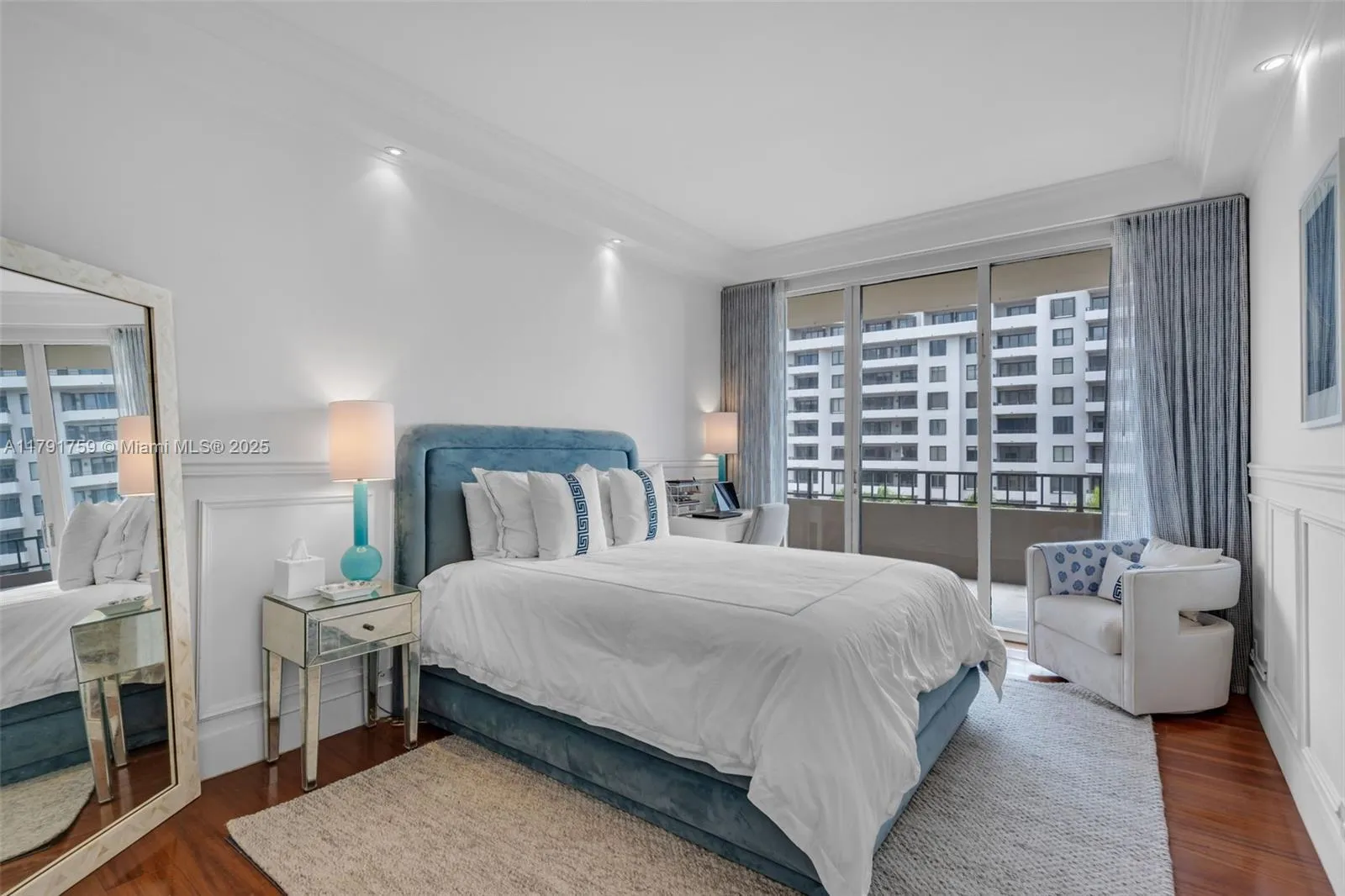 Key Biscayne, Florida 33149, United States, 4 Bedrooms Bedrooms, ,4 BathroomsBathrooms,Residential,Pending,118374