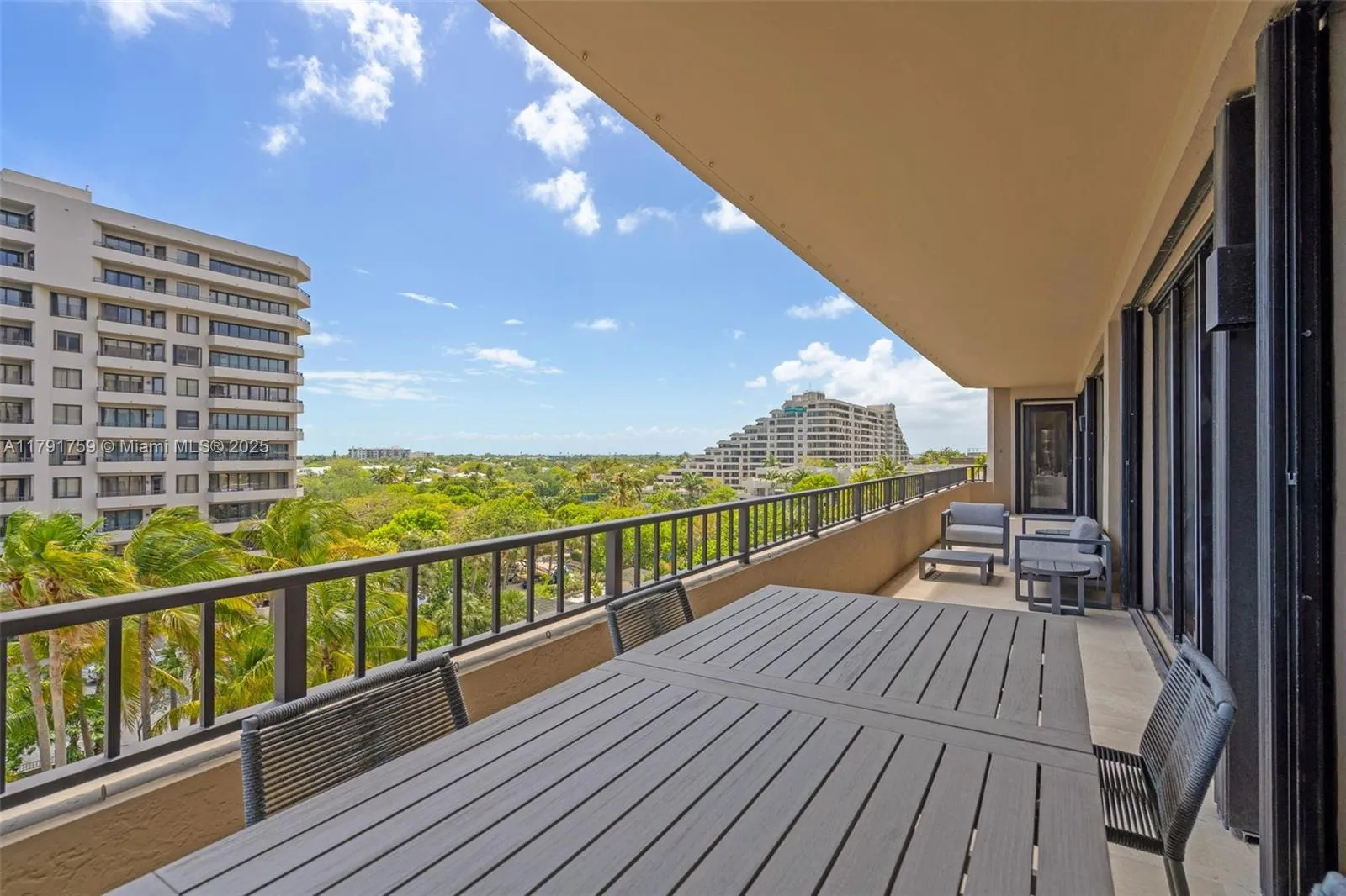 Key Biscayne, Florida 33149, United States, 4 Bedrooms Bedrooms, ,4 BathroomsBathrooms,Residential,Pending,118374