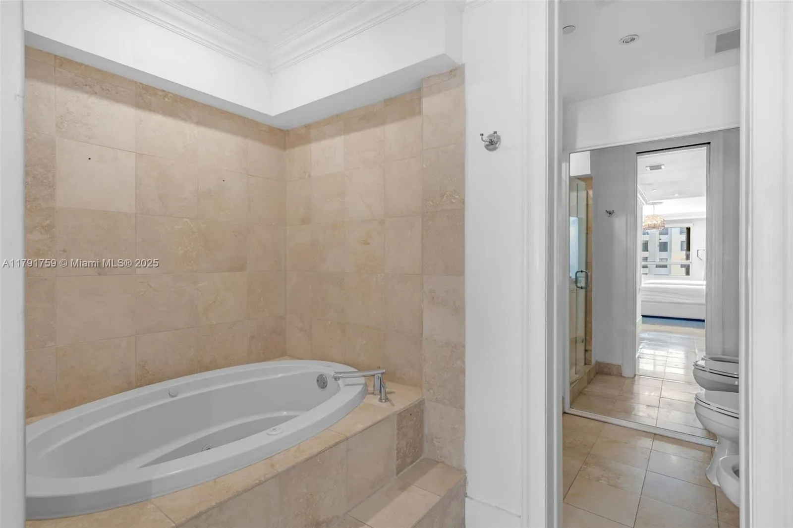 Key Biscayne, Florida 33149, United States, 4 Bedrooms Bedrooms, ,4 BathroomsBathrooms,Residential,Pending,118374