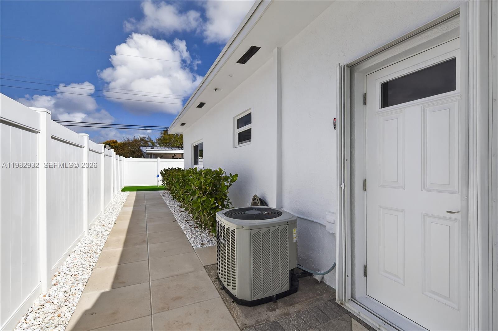 IMPERIAL POINT 1 SEC - Residential Lease