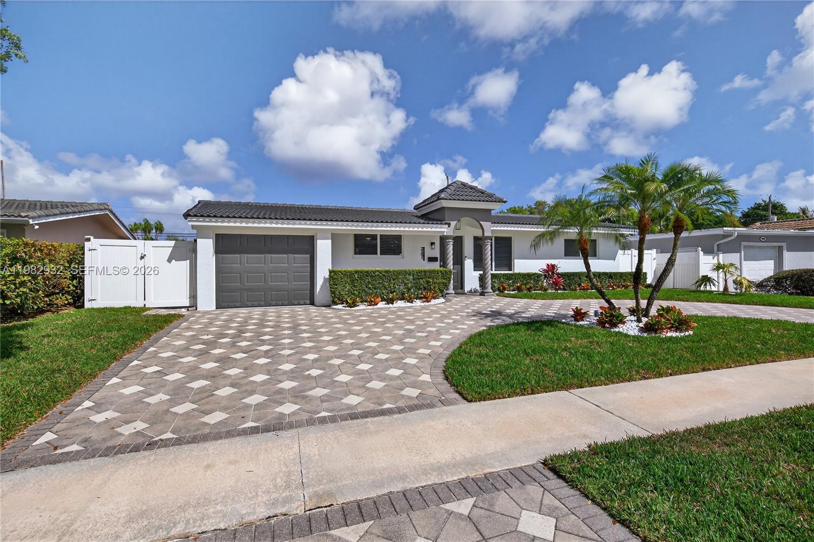 IMPERIAL POINT 1 SEC - Residential Lease