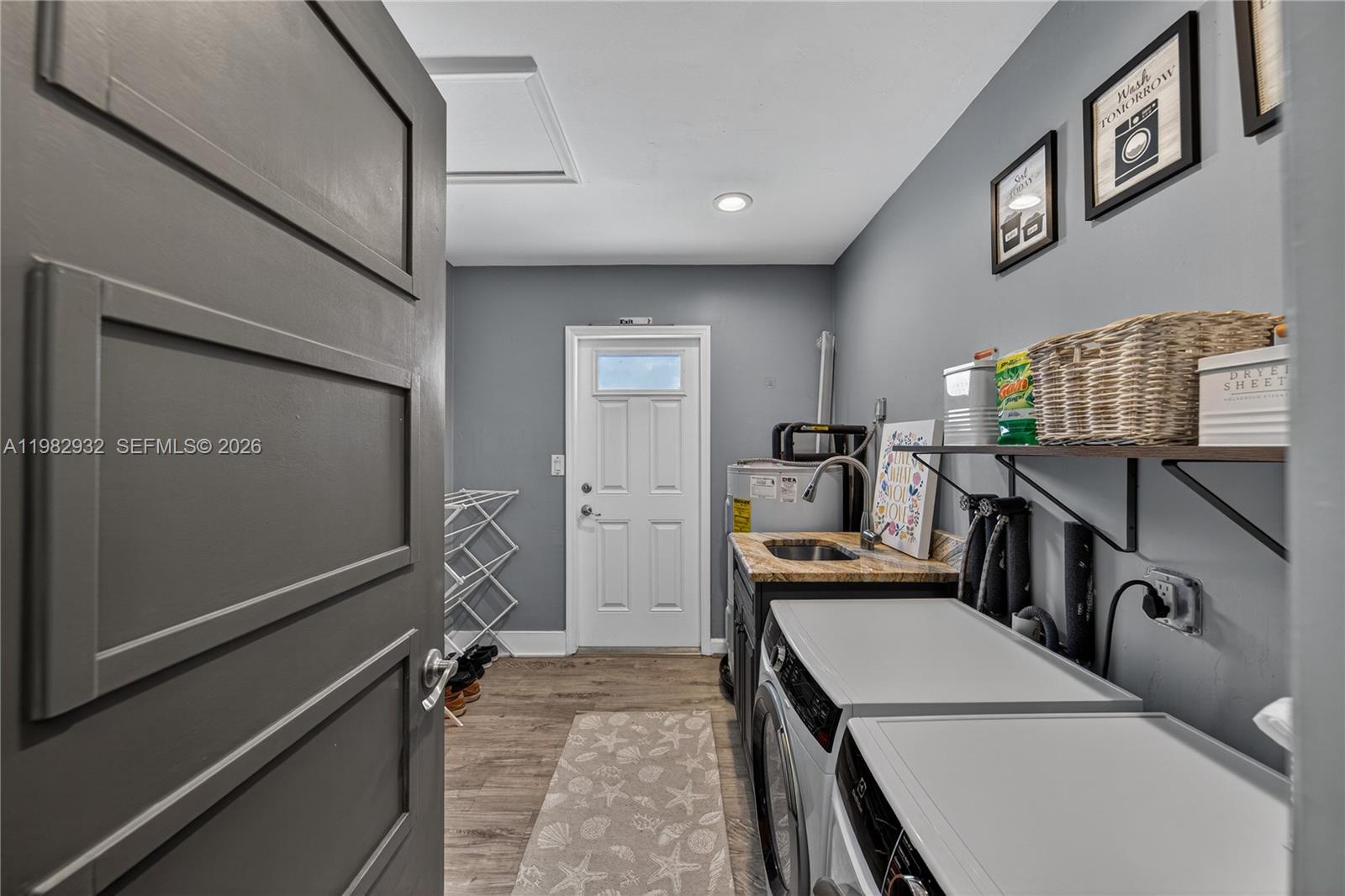 IMPERIAL POINT 1 SEC - Residential Lease