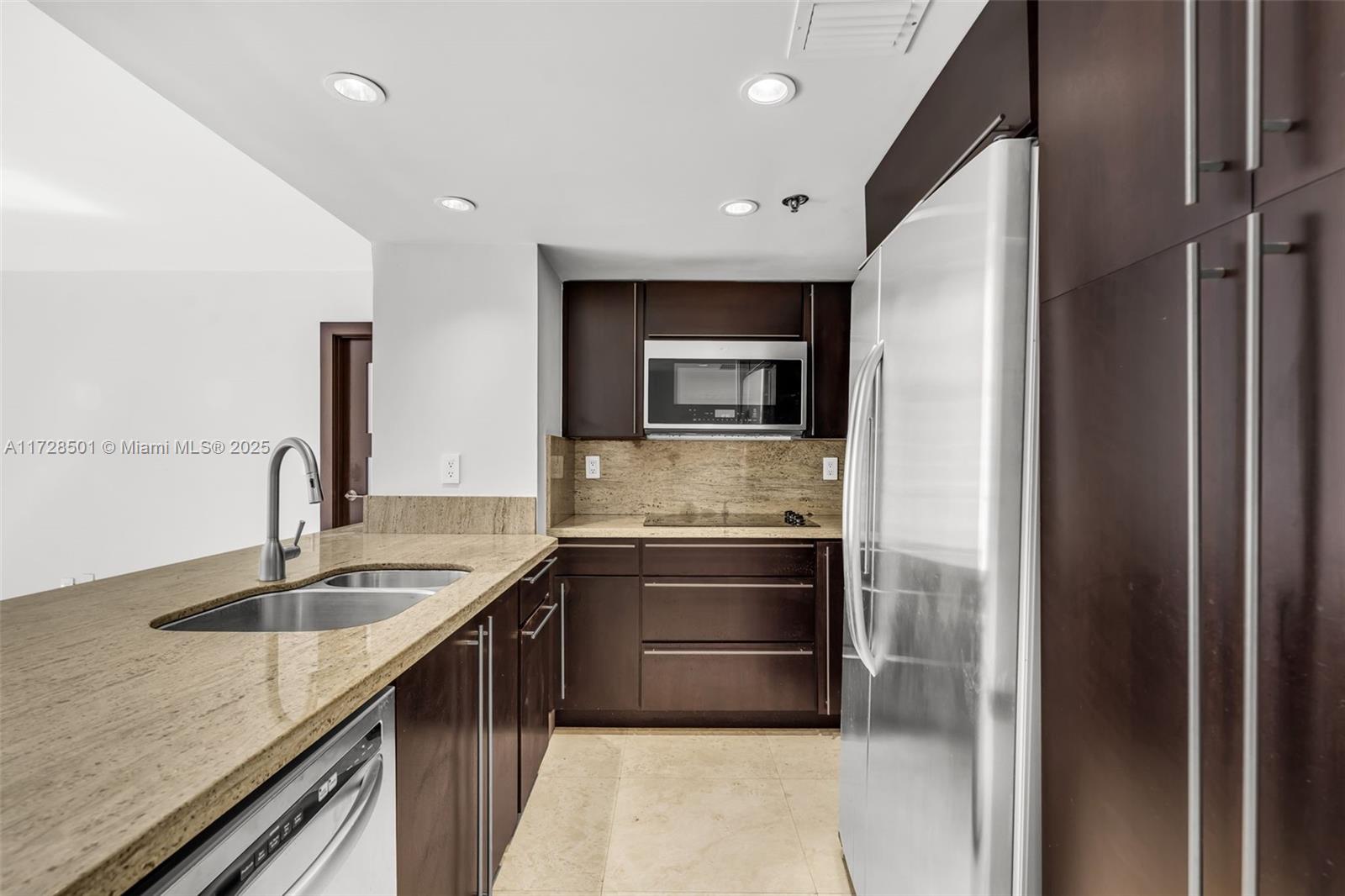 540 Brickell Key Dr 1021, Miami, Broward County, Florida - 2 Bedrooms  
2 Bathrooms - 
