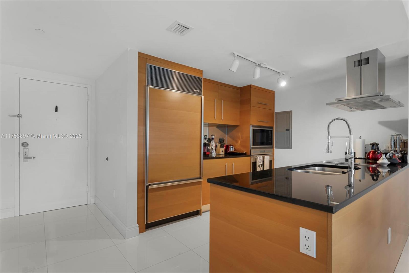 495 Brickell Ave 805