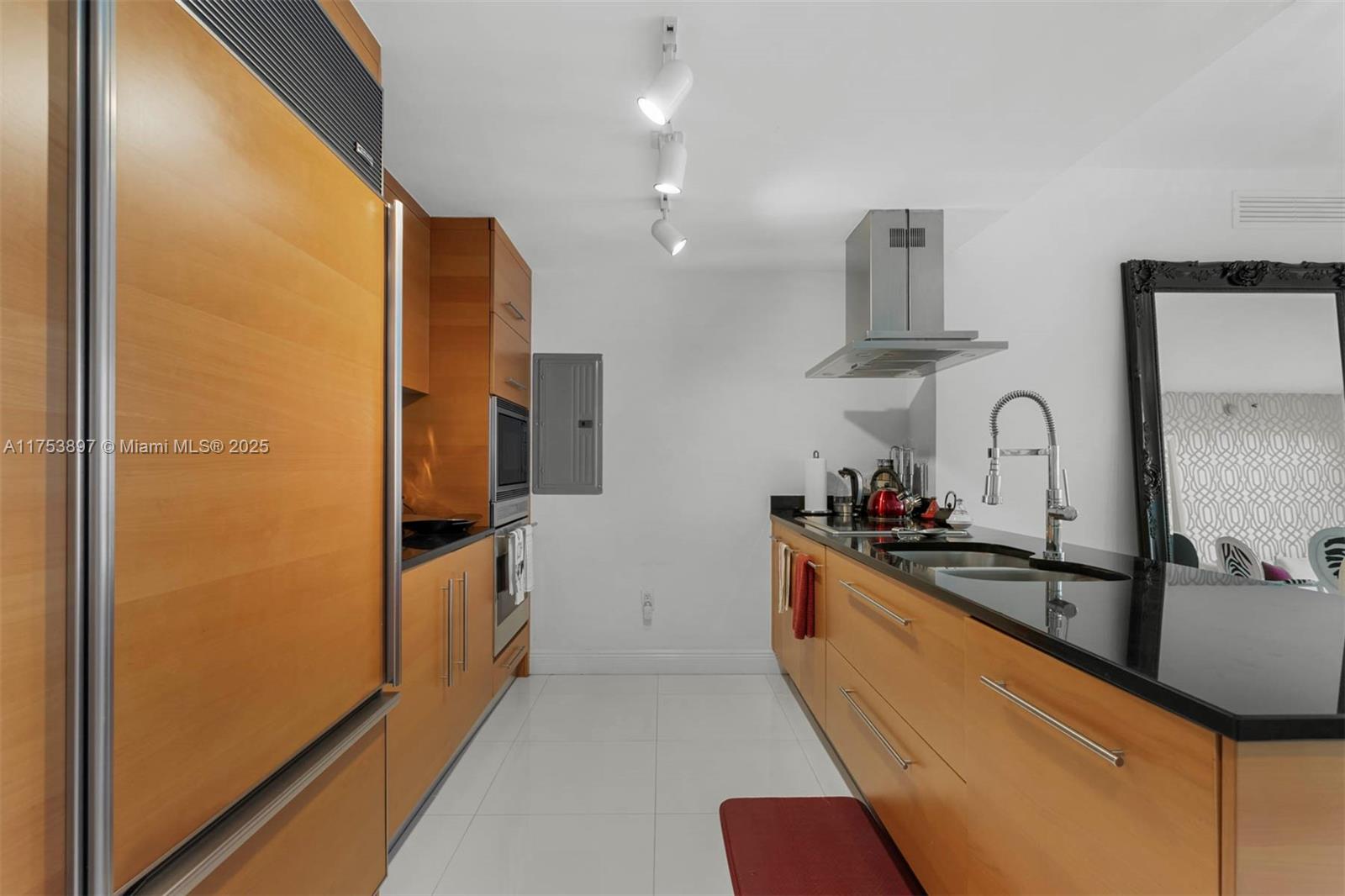 495 Brickell Ave 805