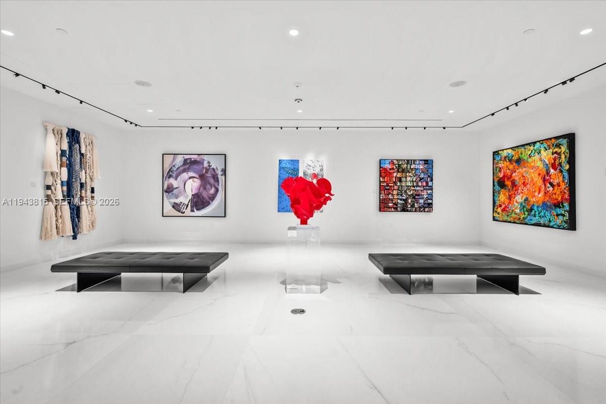 ASTON MARTIN - Residential Lease