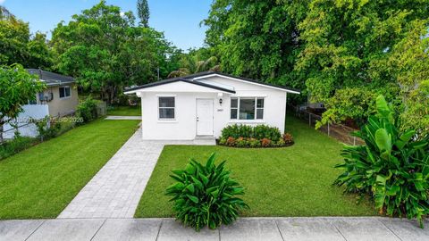 Photo of 2437 NW 20th St, Fort Lauderdale, FL 33311 (MLS # A12010501)