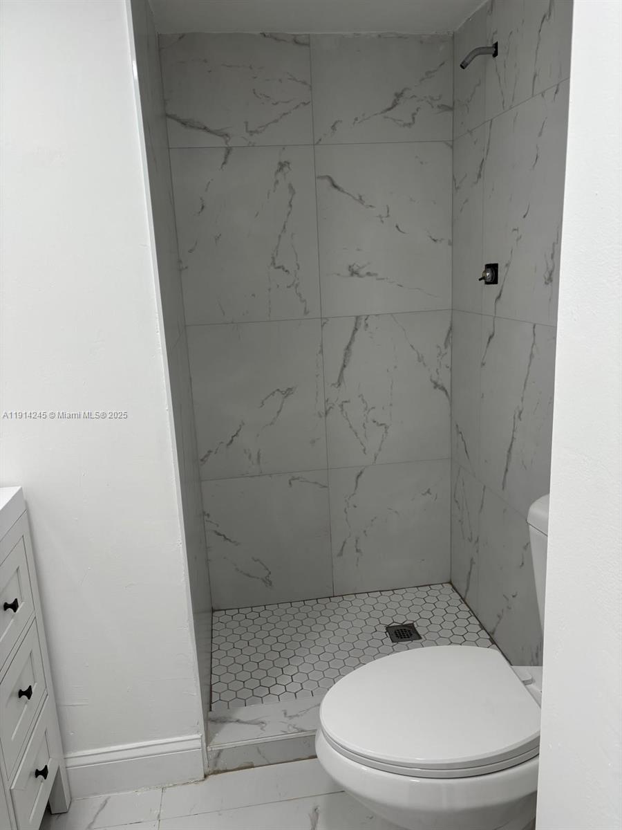 THE CLIPPER AT BISC COVE - Residential Lease