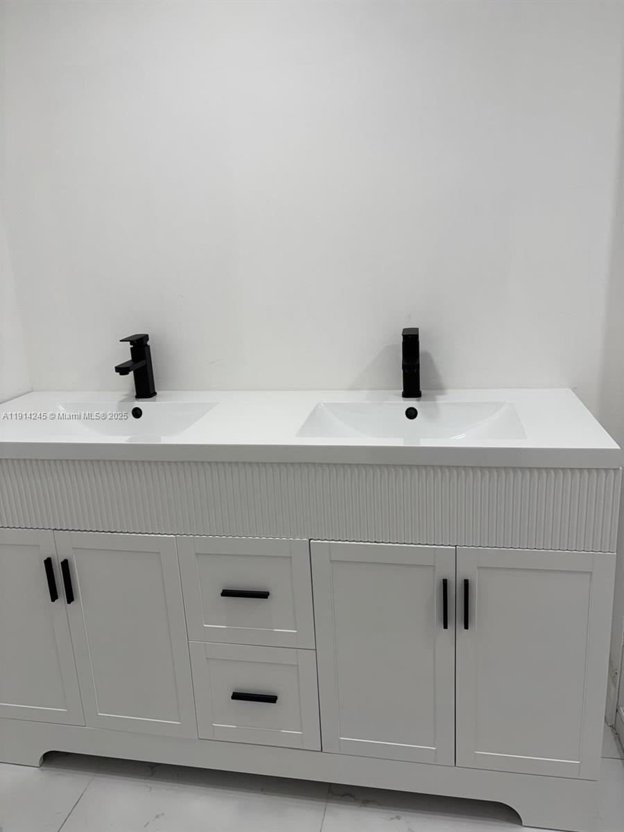 THE CLIPPER AT BISC COVE - Residential Lease