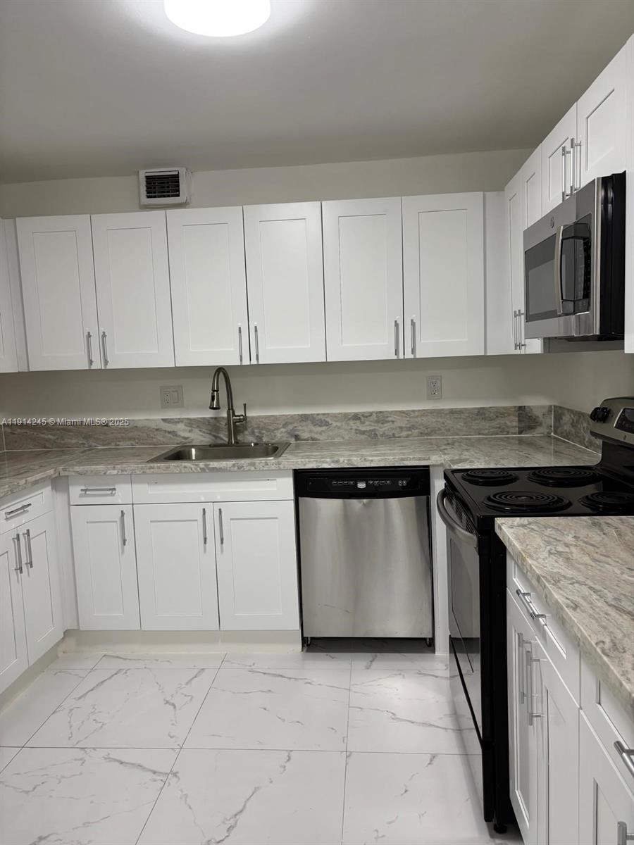 THE CLIPPER AT BISC COVE - Residential Lease