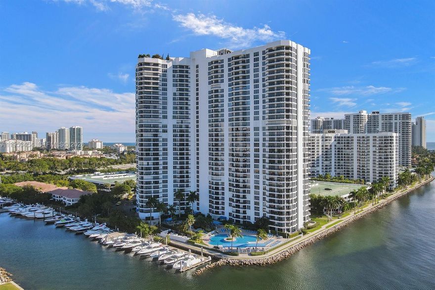 Spacious 2BR/2.5BA in highly sought-after Mystic Pointe, Tower 500, with stunning Intracoastal views & new laminate floors. Currently rented $3,400/mo through Sep 2026 – perfect for investors or future move-in. Unfurnished.
Resort-style amenities: 24/7 security, pool, gym, tennis & pickleball courts, dog park, mini-market & more.