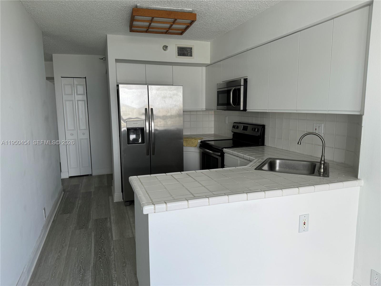 MYSTIC POINTE TOWER 500 C - Residential