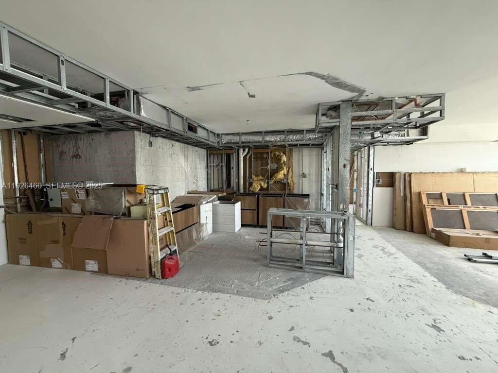 SUNSET HARBOUR SOUTH COND - Residential