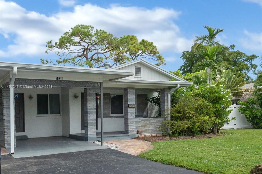 Photo of 1435 NE 38th St, Oakland Park, FL 33334 (MLS # A11451246)