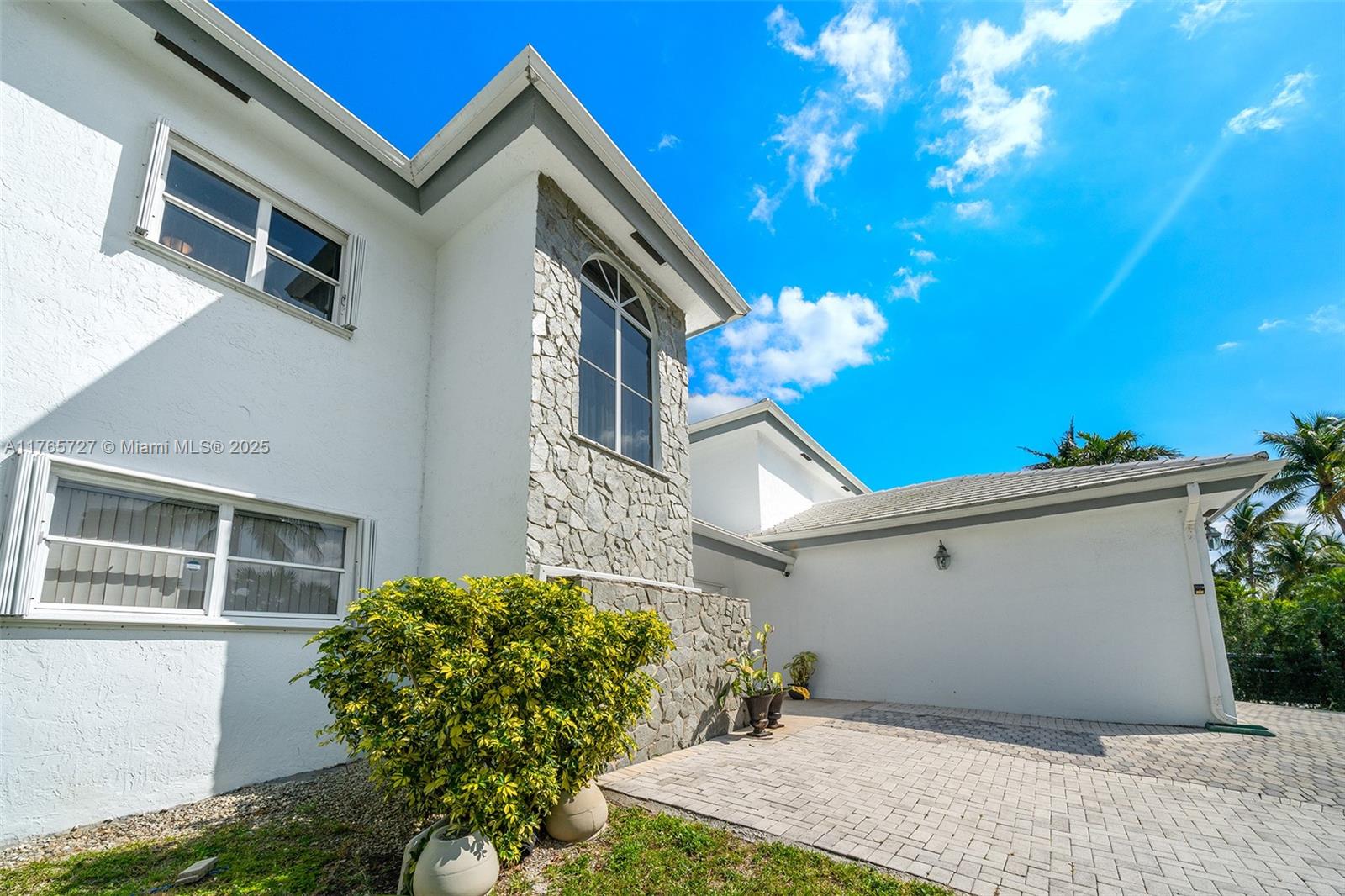 GOLDEN BEACH SEC E - Residential Lease
