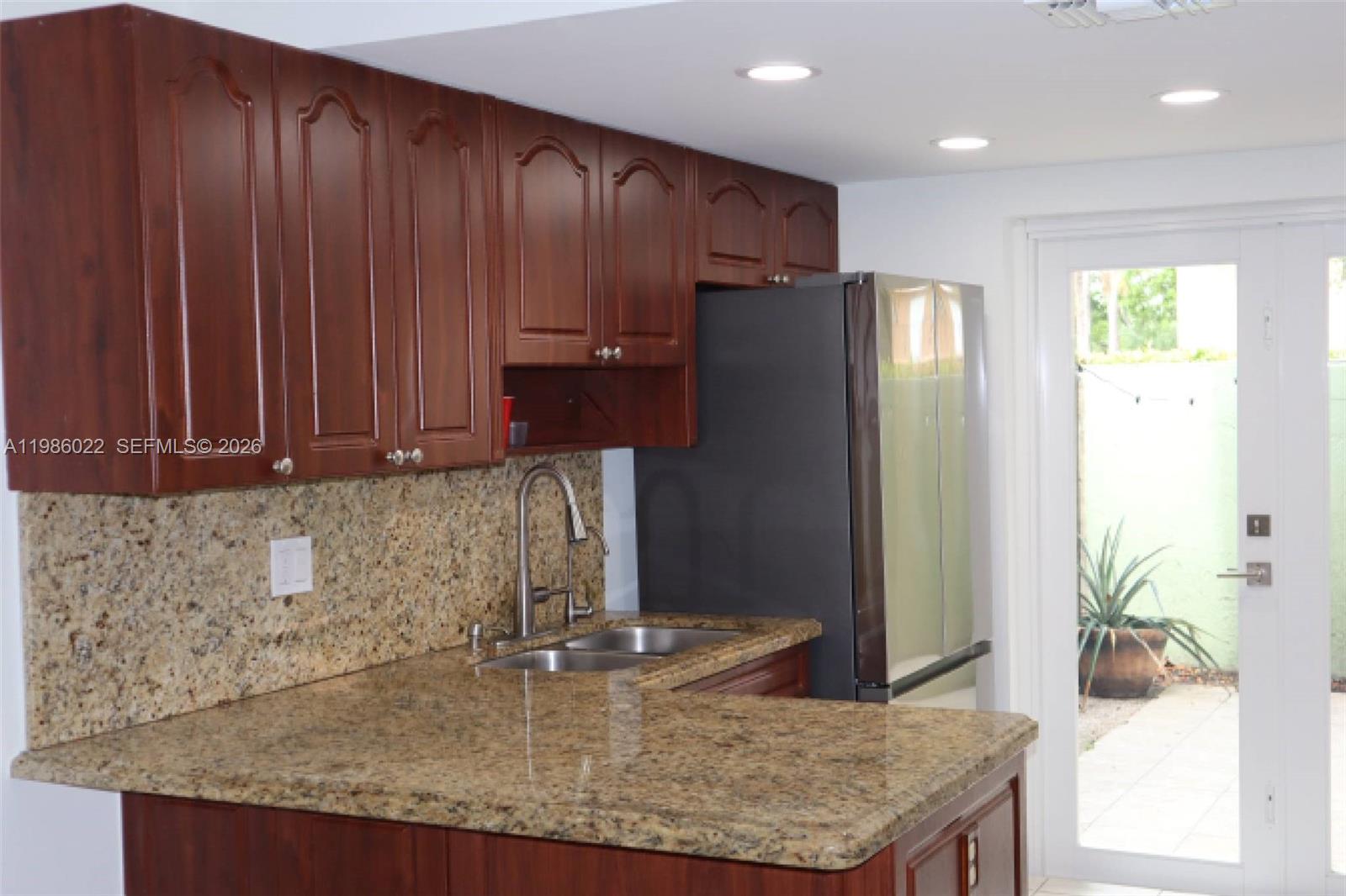 SILVER GARDENS VILLAS CON - Residential Lease