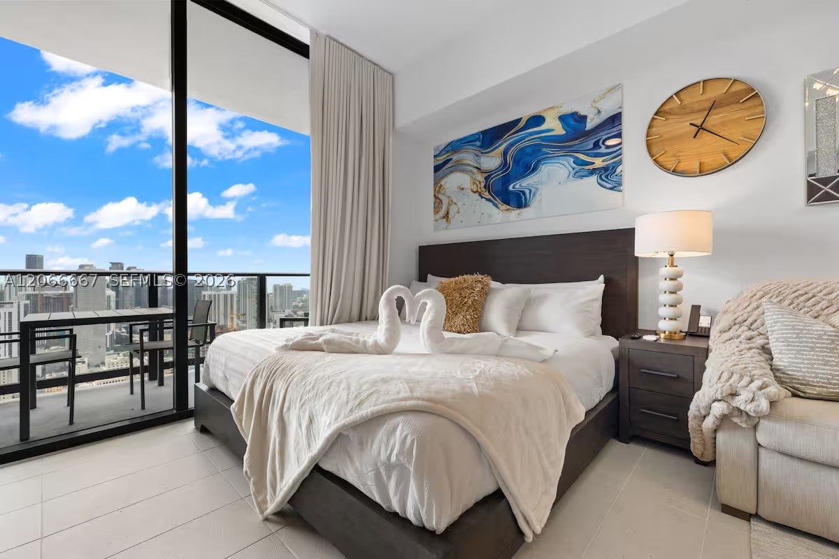 601 NE 1 Ave PH-4912