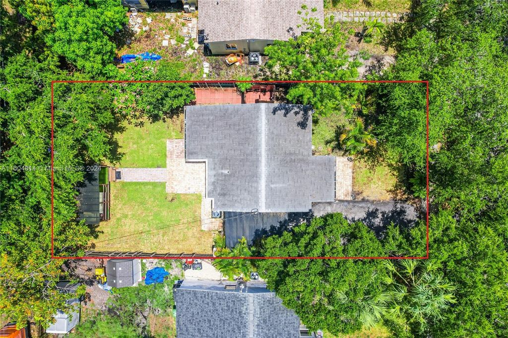 Photo of 404 NW 15th Ave, Fort Lauderdale, FL 33311 (MLS # A11604814)