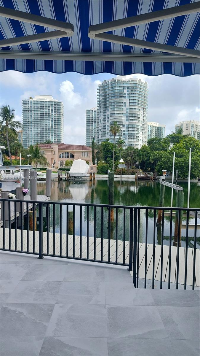 255 Poinciana 605