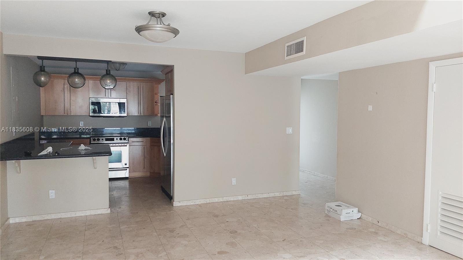 255 Poinciana 605