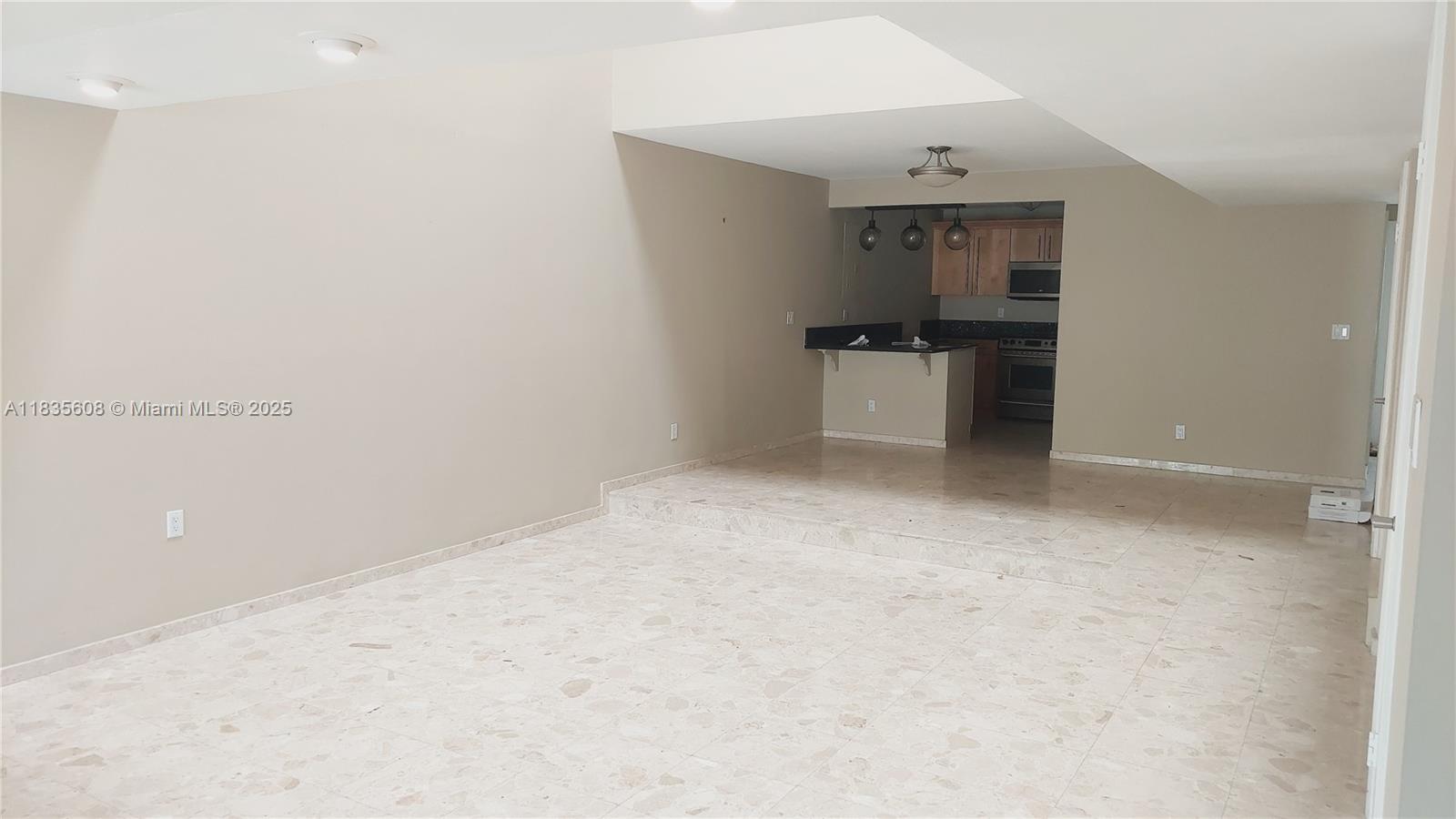 255 Poinciana 605