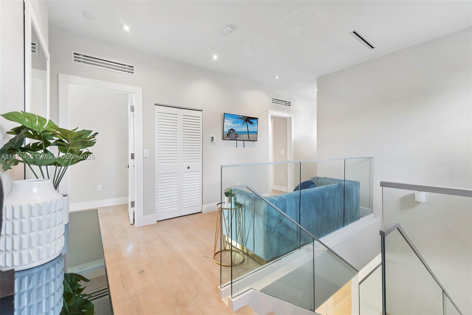 HOLLYWOOD GOLF ESTATES SE - Residential Lease