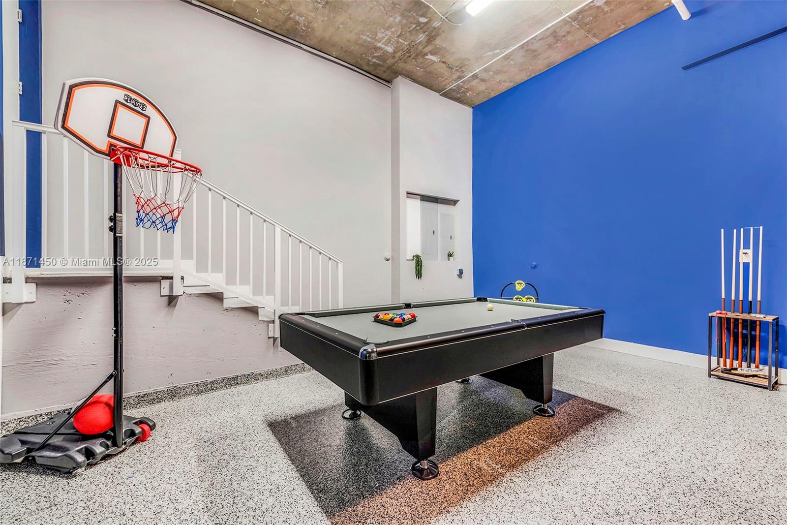 HOLLYWOOD GOLF ESTATES SE - Residential Lease