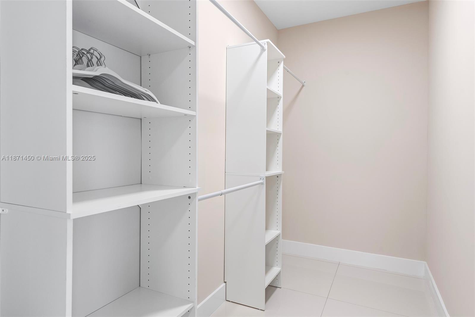 HOLLYWOOD GOLF ESTATES SE - Residential Lease