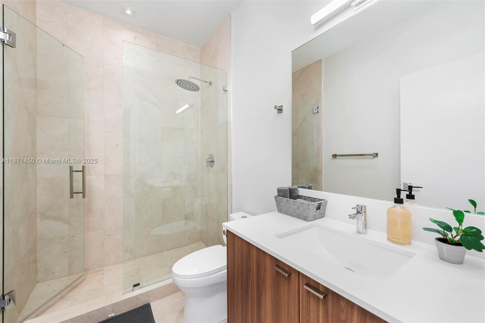 HOLLYWOOD GOLF ESTATES SE - Residential Lease