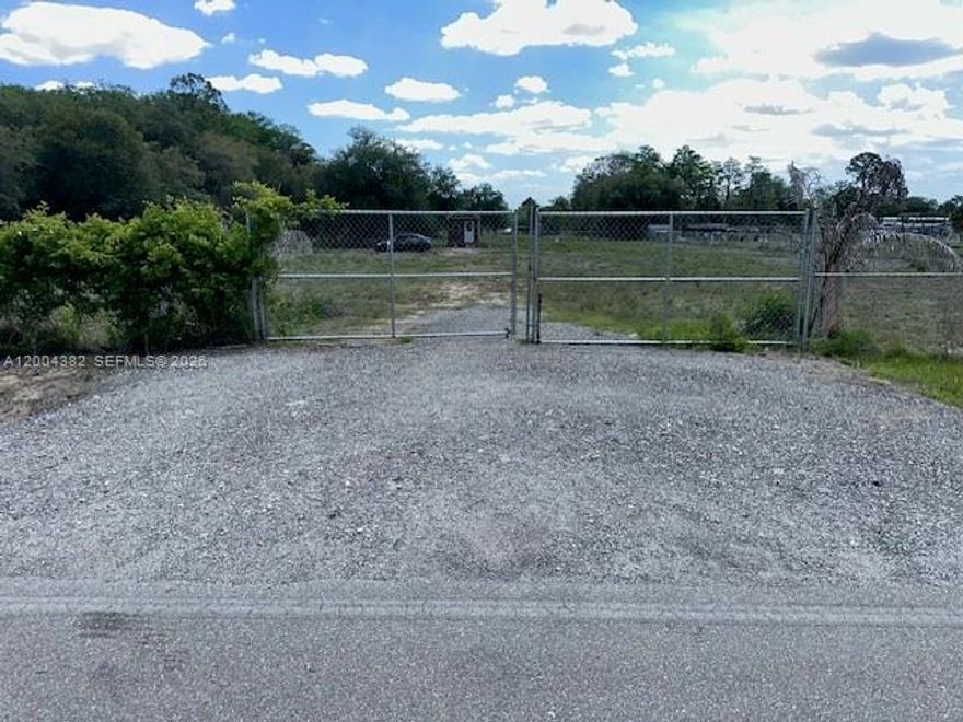 Excellent opportunity land of 1.25 acres ready to use. completely clean and ready to develop. The property has a water well installed. driveway already built and is fully fenced providing privacy and security. Ideal to build the house of mobile home or invest in future. With ample space for animals ,garden, workshop or any project you have in mind. Don't miss this opportunity .contact me for more information or to schedule your visit.