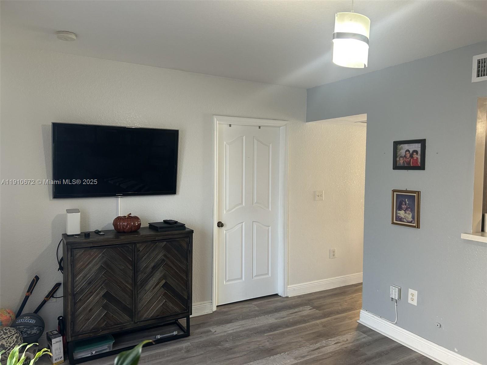 IBIS VILLA AT MIAMI GARDE - Residential