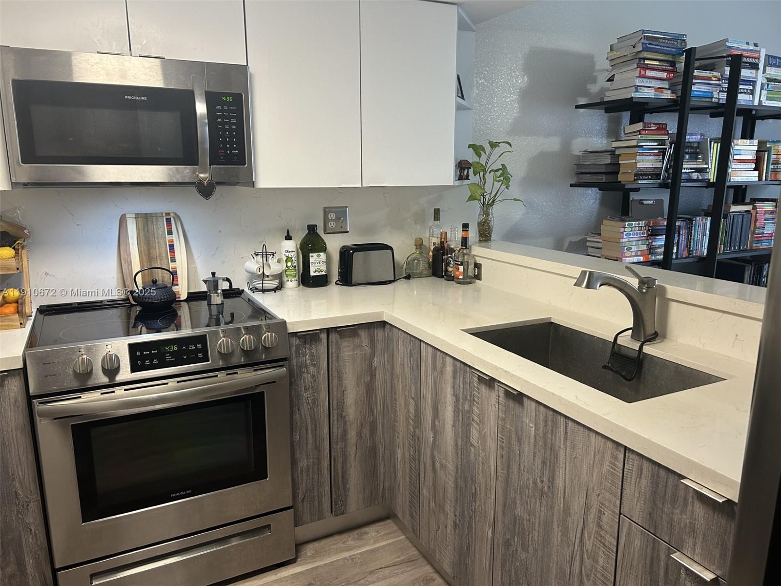 IBIS VILLA AT MIAMI GARDE - Residential