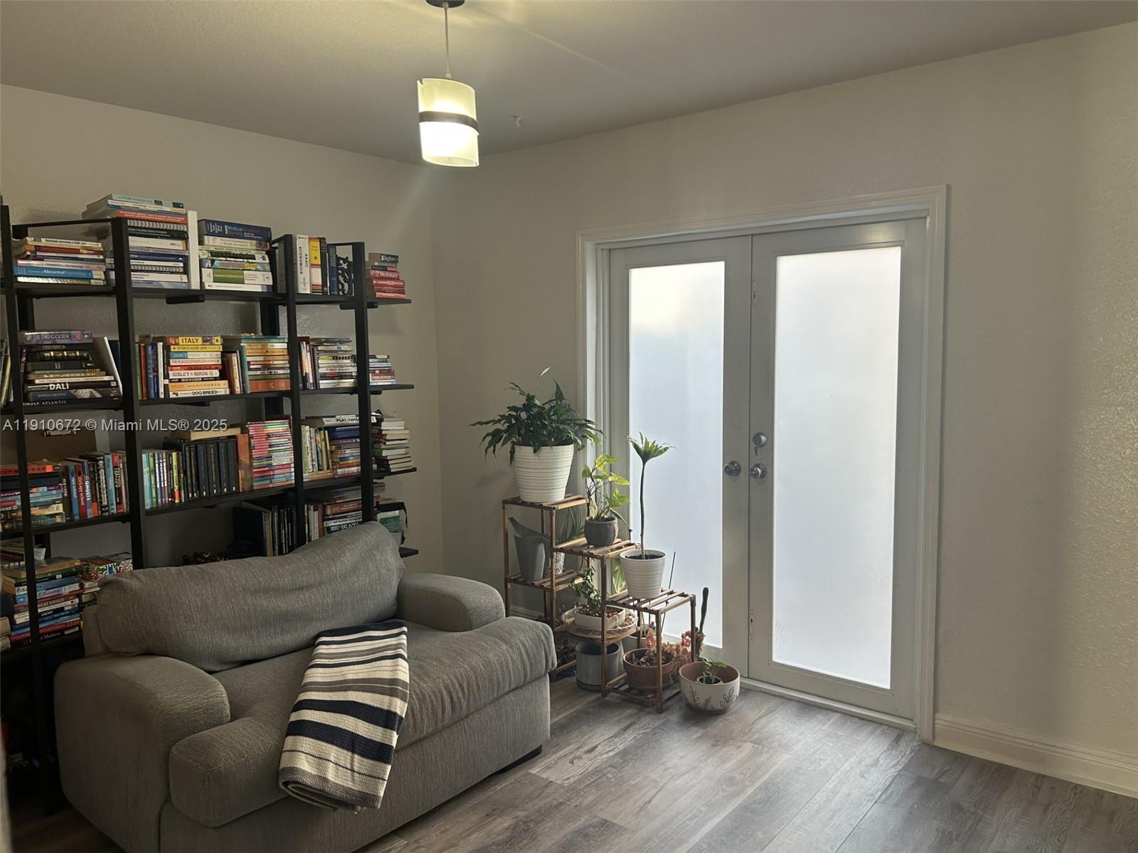 IBIS VILLA AT MIAMI GARDE - Residential