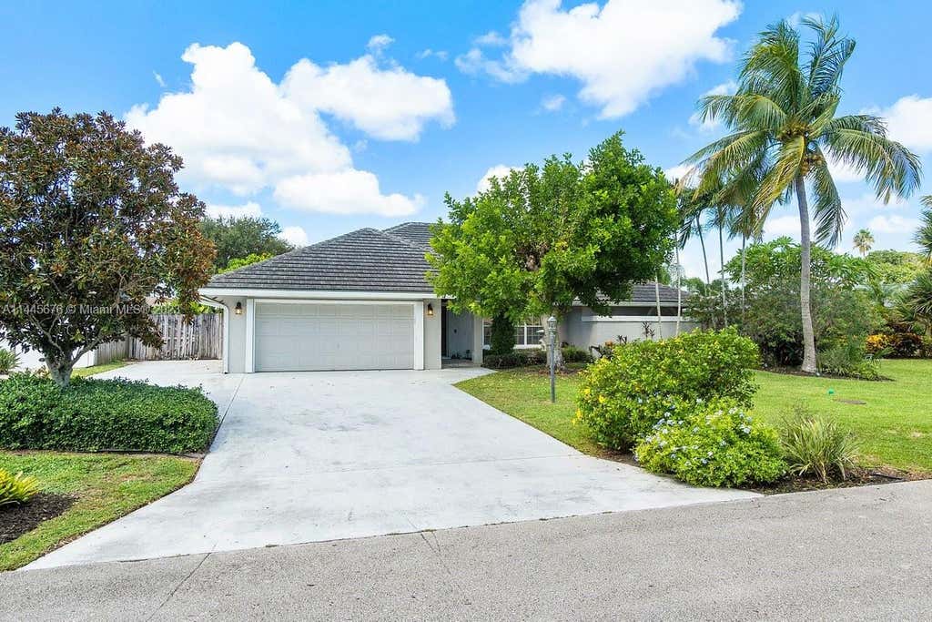 Photo of 11909 Hemlock St, Palm Beach Gardens, FL 33410 (MLS # A11445676)