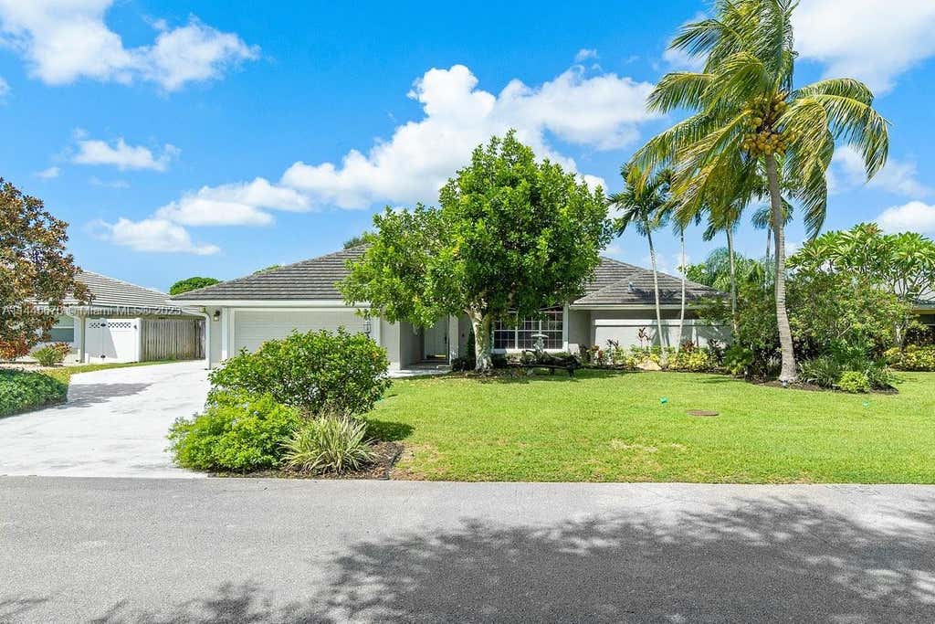 Photo of 11909 Hemlock St, Palm Beach Gardens, FL 33410 (MLS # A11445676)