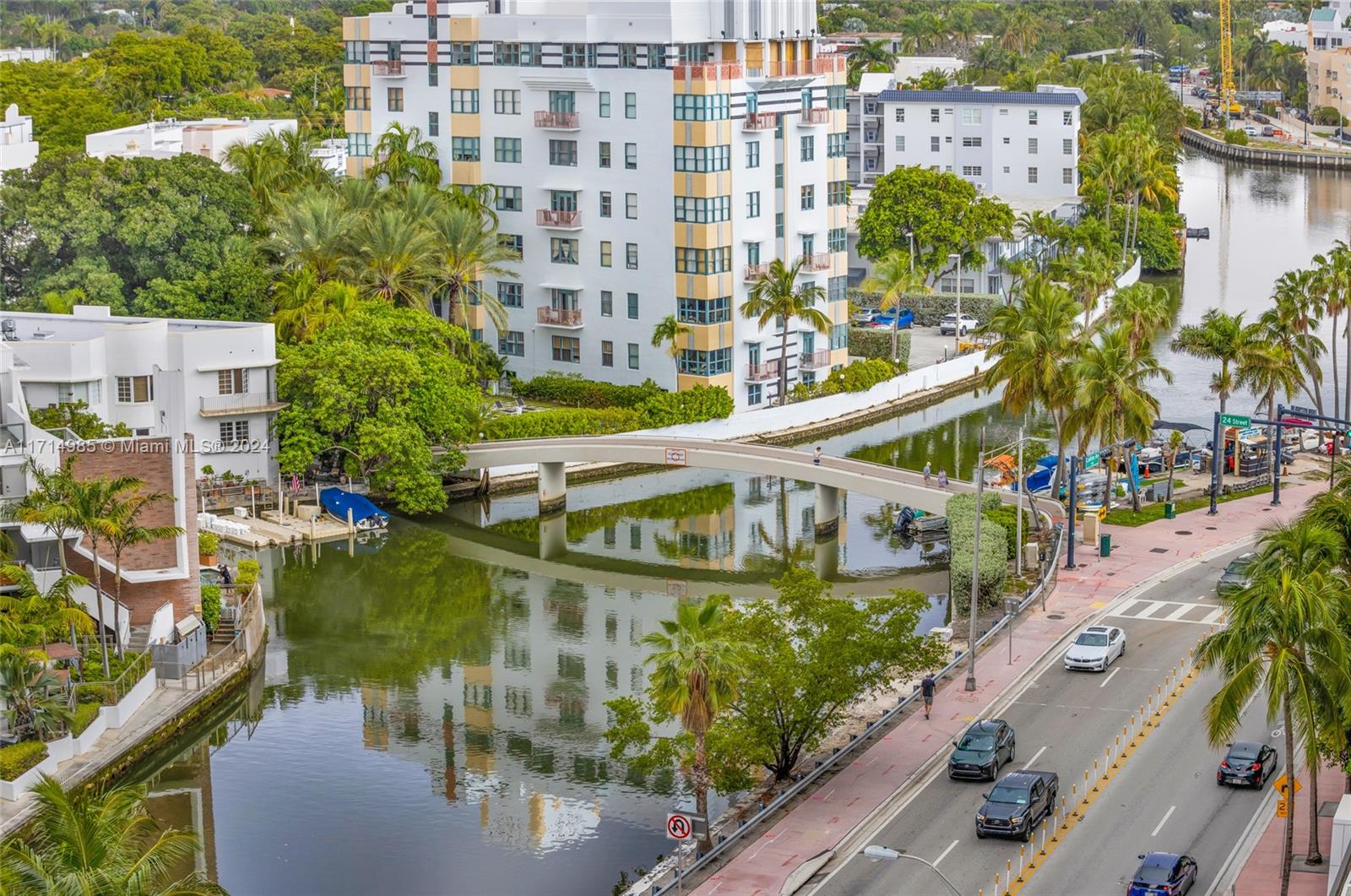 2301 Collins Ave 1030