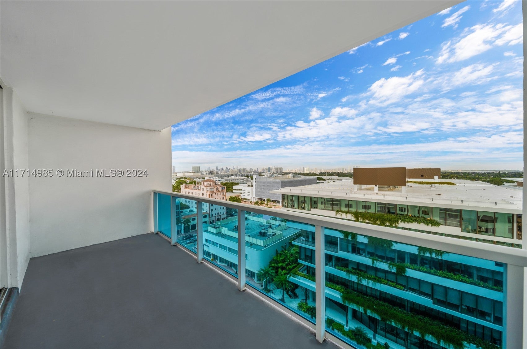 2301 Collins Ave 1030