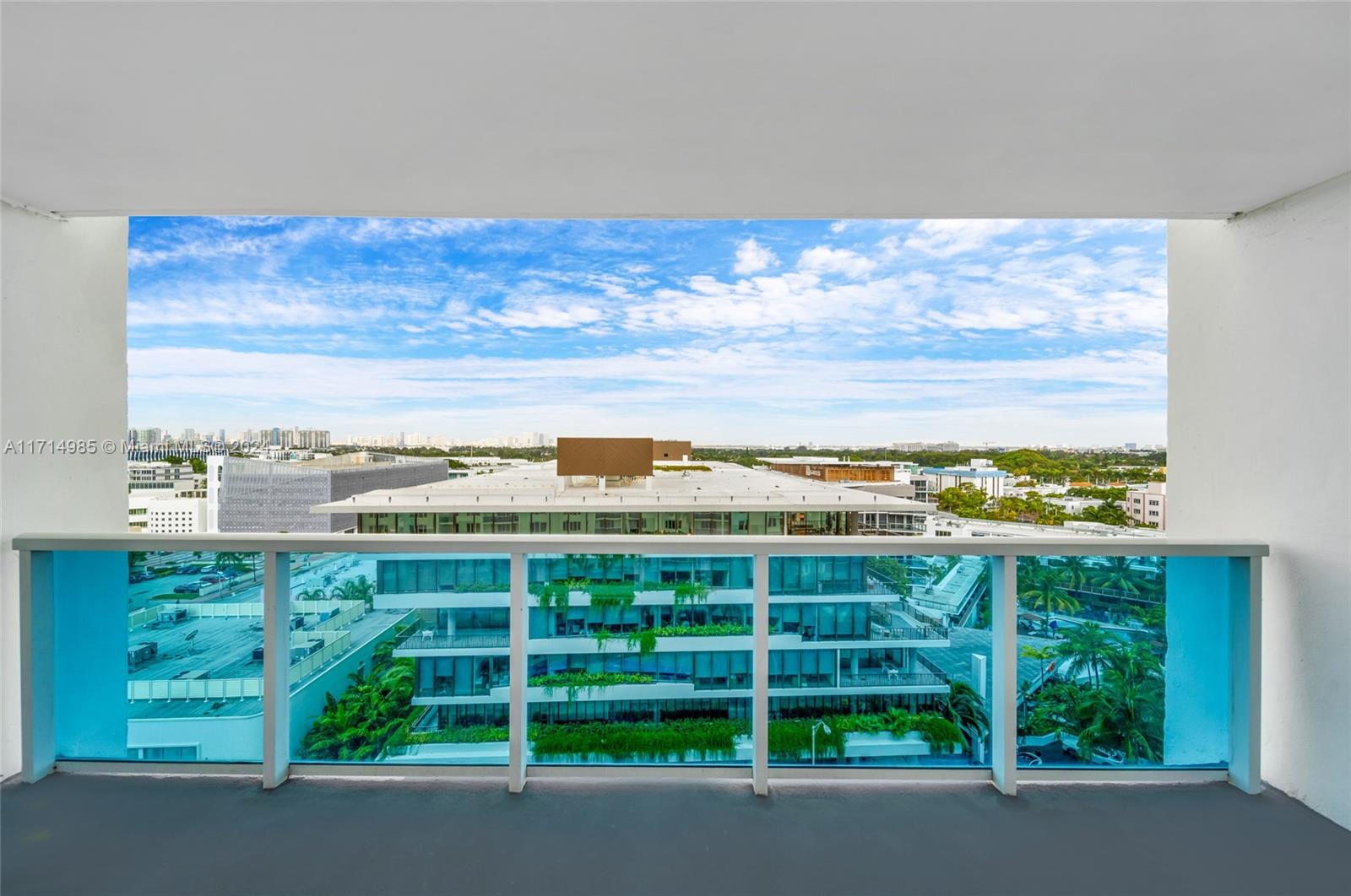 2301 Collins Ave 1030