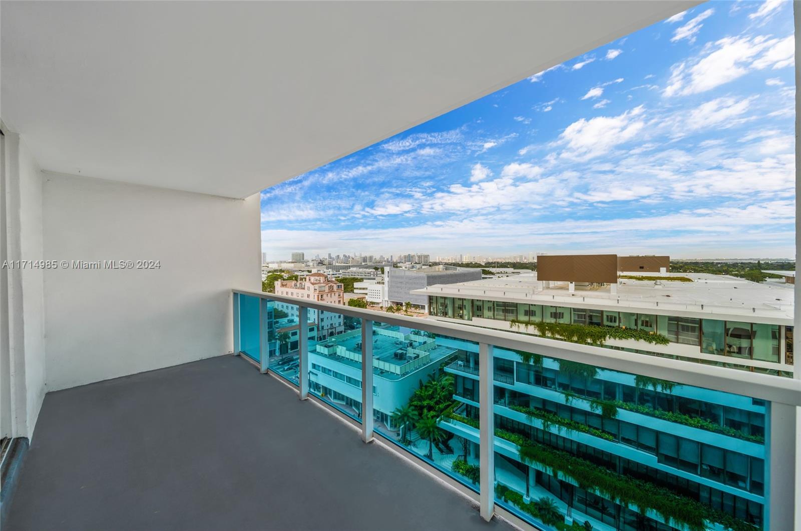2301 Collins Ave 1030