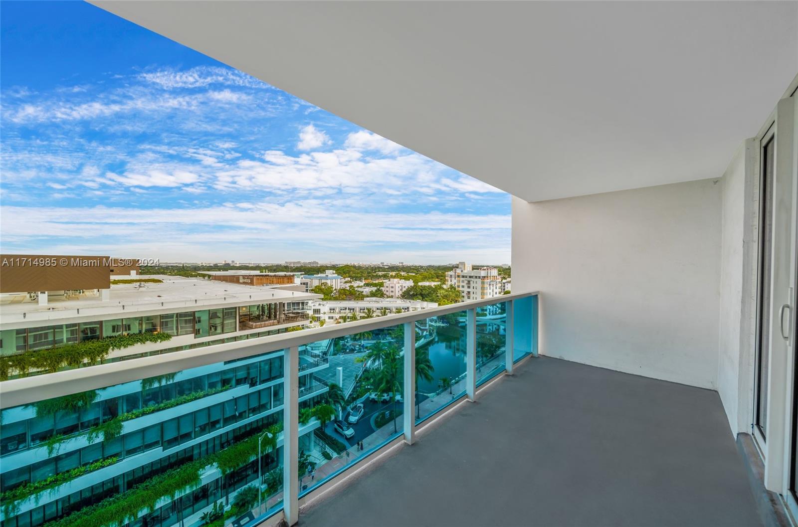 2301 Collins Ave 1030