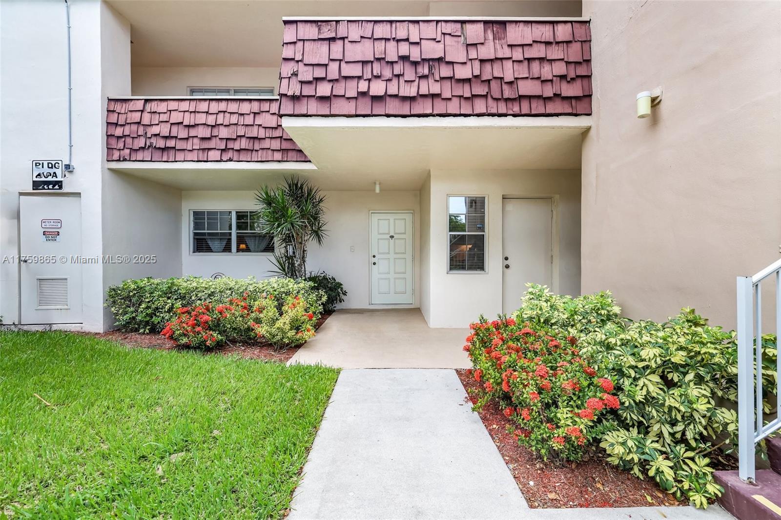 3301 S Palm Aire Dr 106