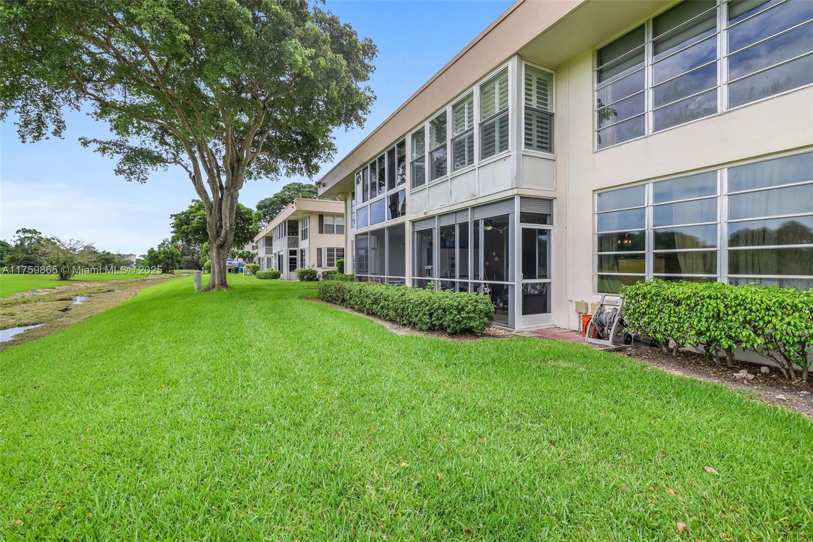 NO 5 PALM-AIRE COUNTRY CL - Residential