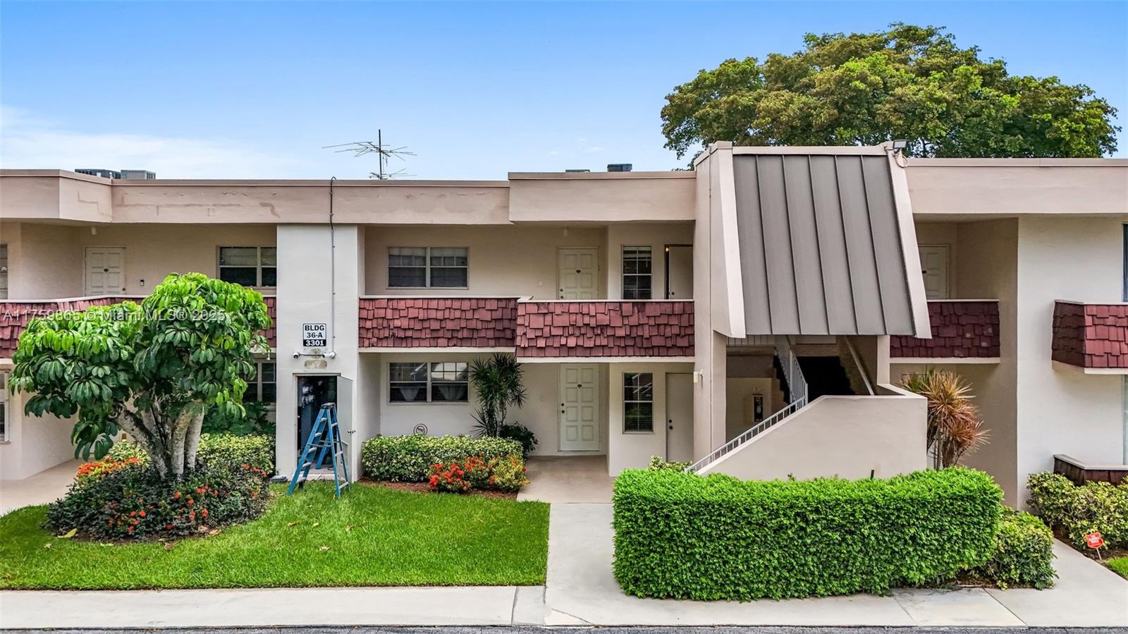 NO 5 PALM-AIRE COUNTRY CL - Residential