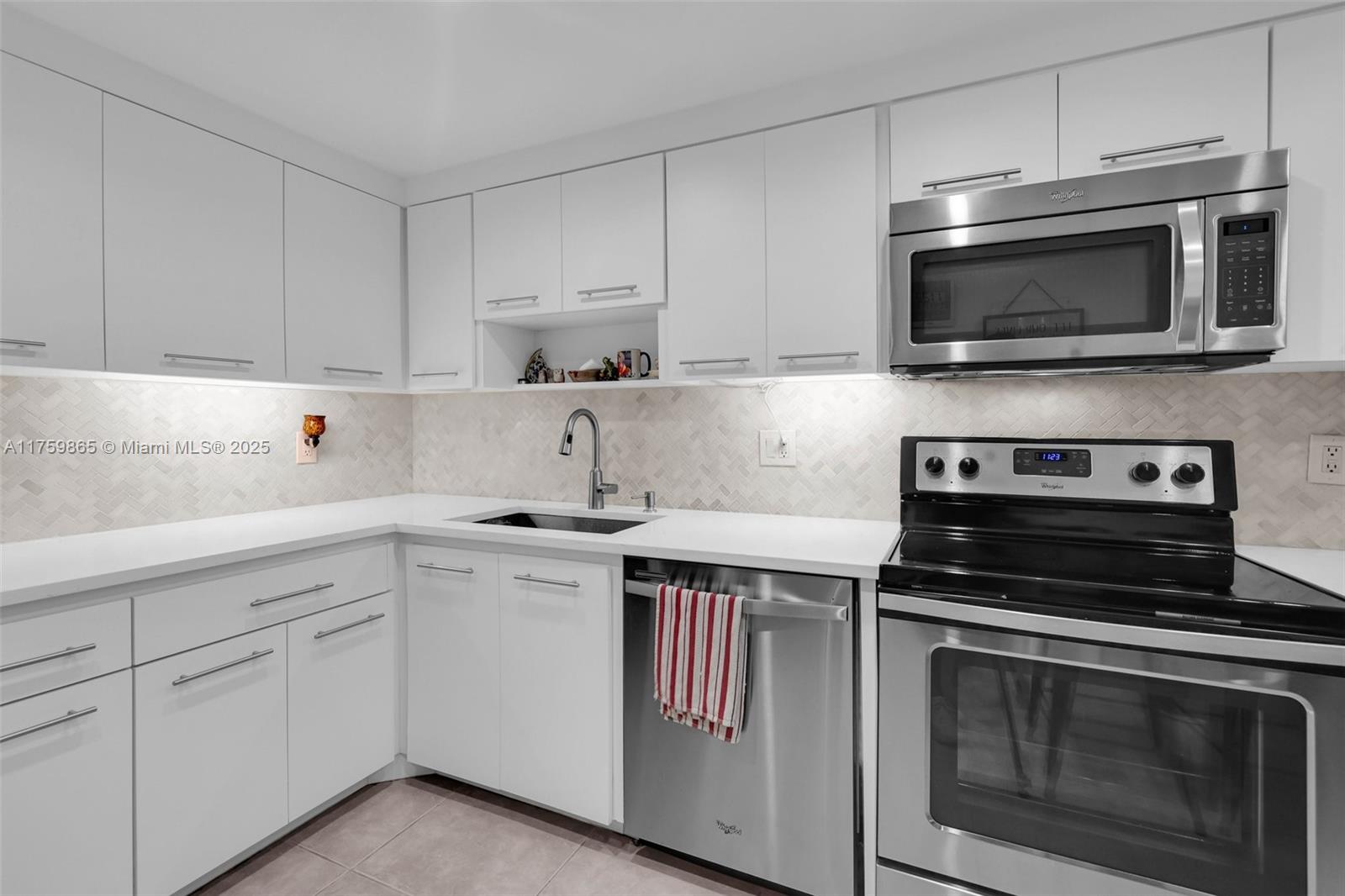 NO 5 PALM-AIRE COUNTRY CL - Residential