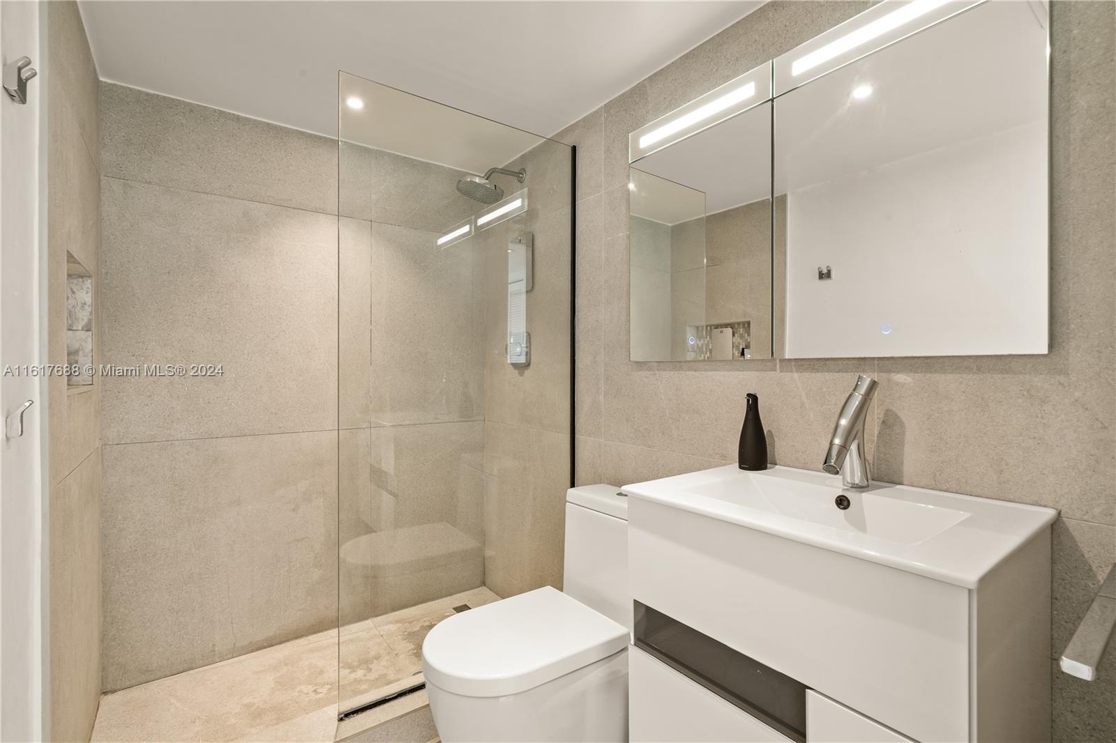 ROND POINT CONDO - Residential
