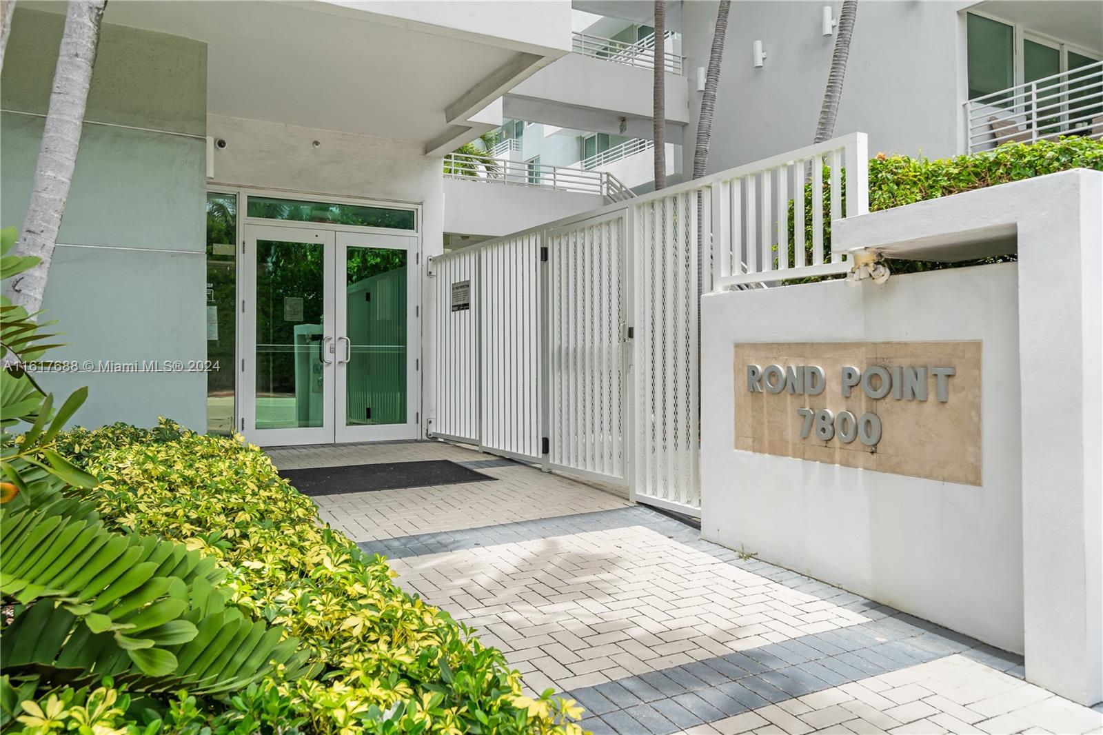 ROND POINT CONDO - Residential